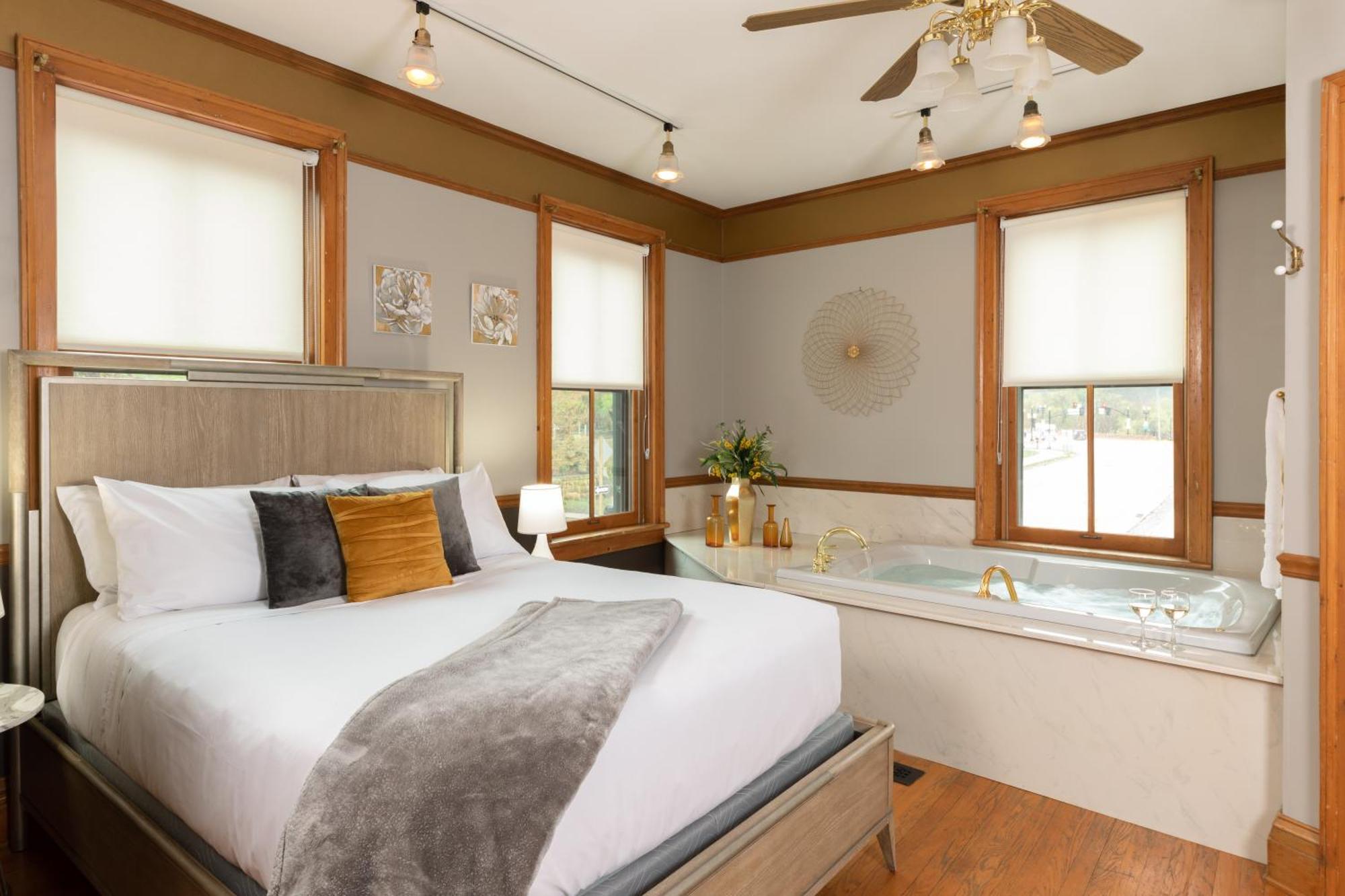 غالينا Riverboat Suites المظهر الخارجي الصورة